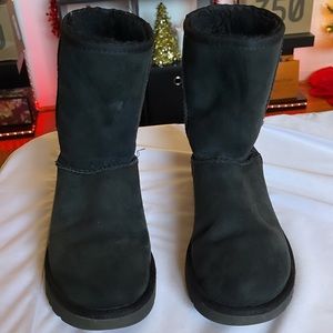 Black Classic Ugg Boots